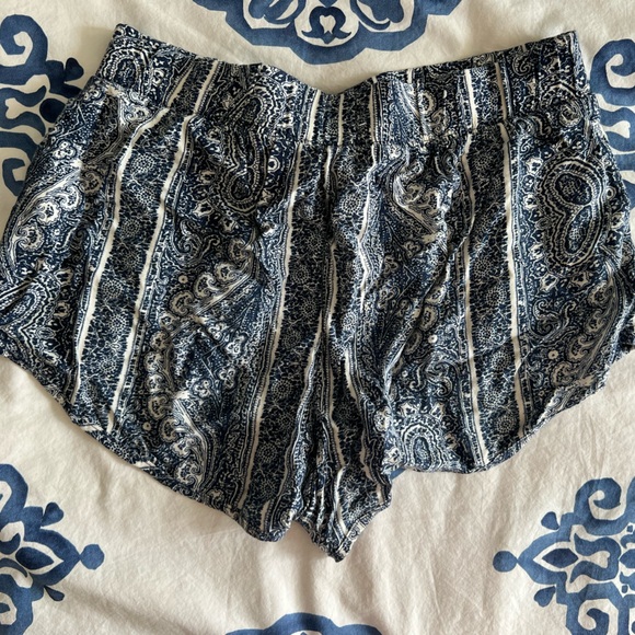 Abercrombie Nautical Flowy Shorts - Picture 2 of 2